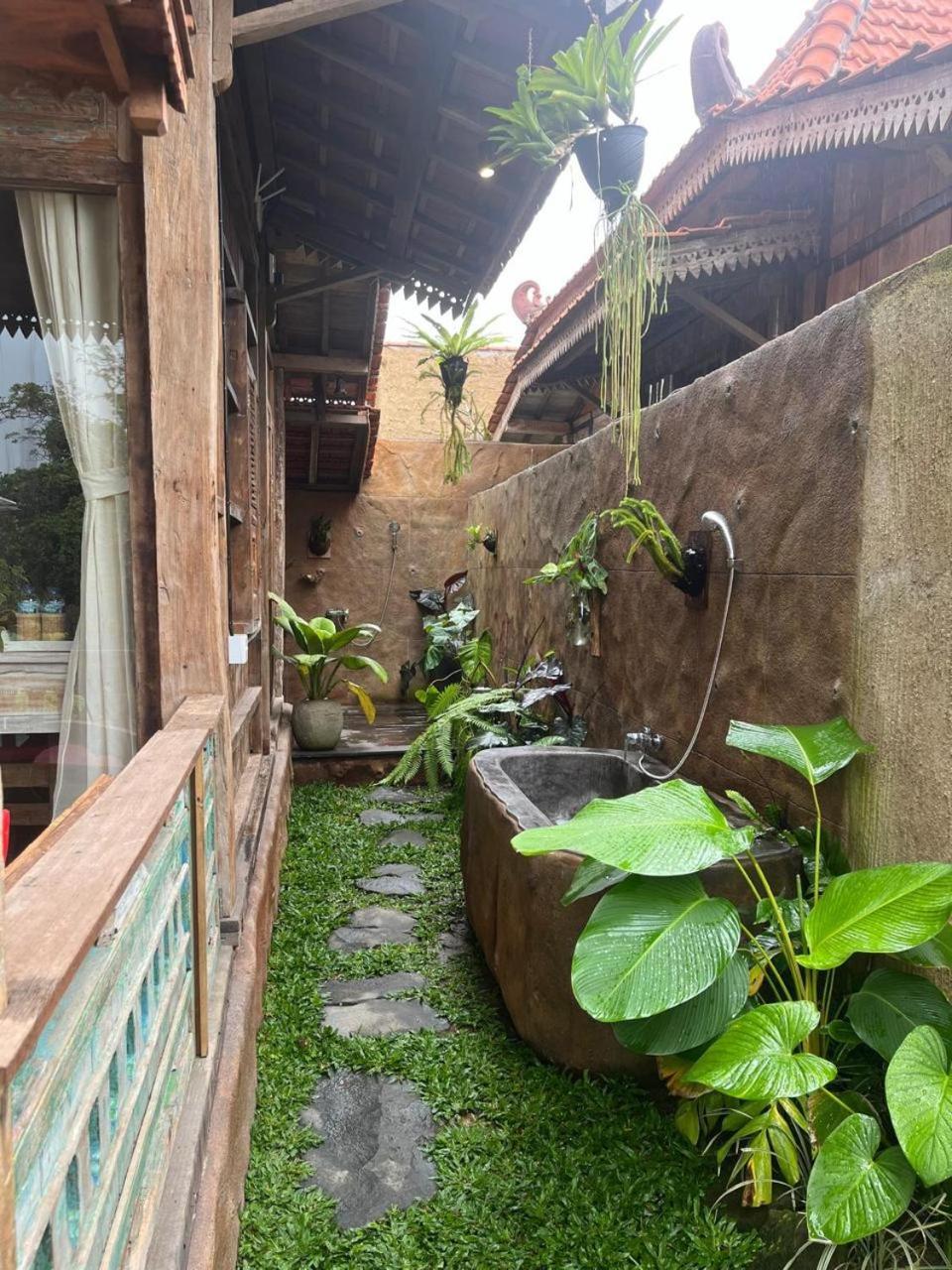 Umah Capung Sebatu *